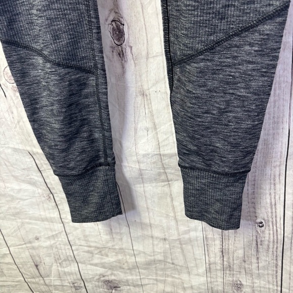 Athleta Heathered Gray Pocketed Leggings Small - Picture 4 of 8
